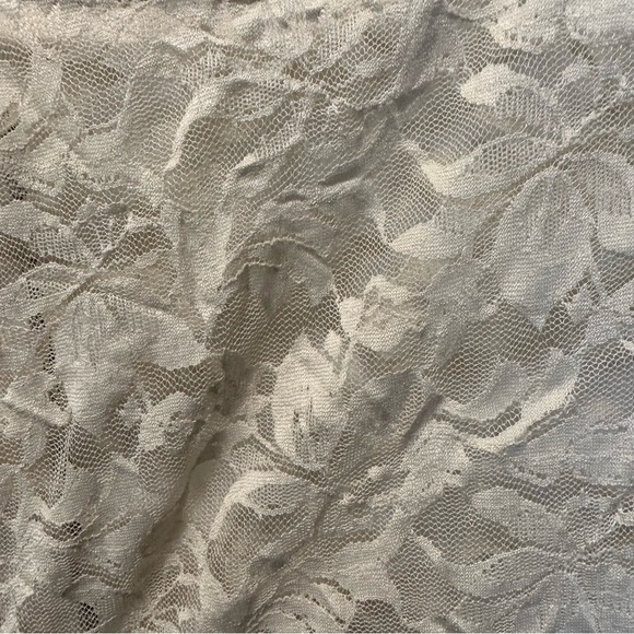 Lace Long-sleeve Crop-top - Picture 2 of 3